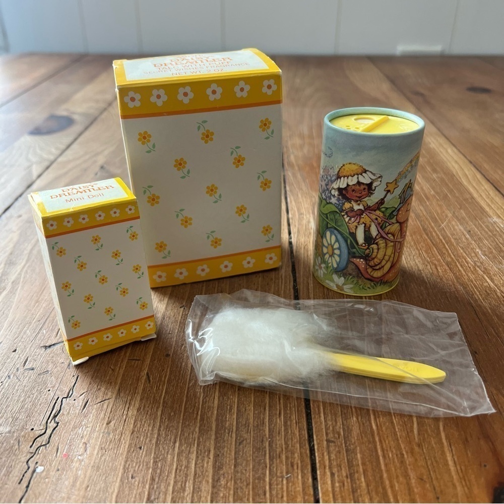 Vintage Avon Daisy Dreamer Powder Secret Wishes Talc with Puff